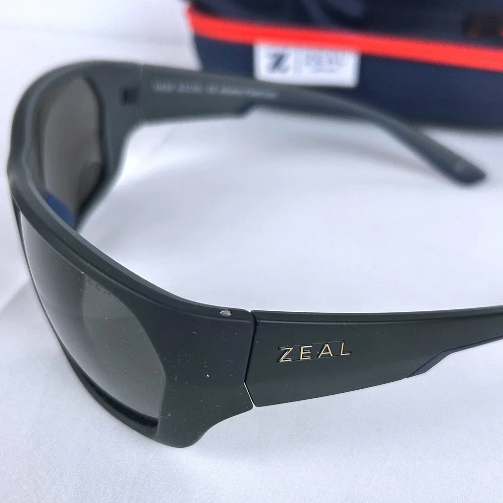 Zeal Optics Caddis Sunglasses Matte Black Ellume Polarized With‎ Case